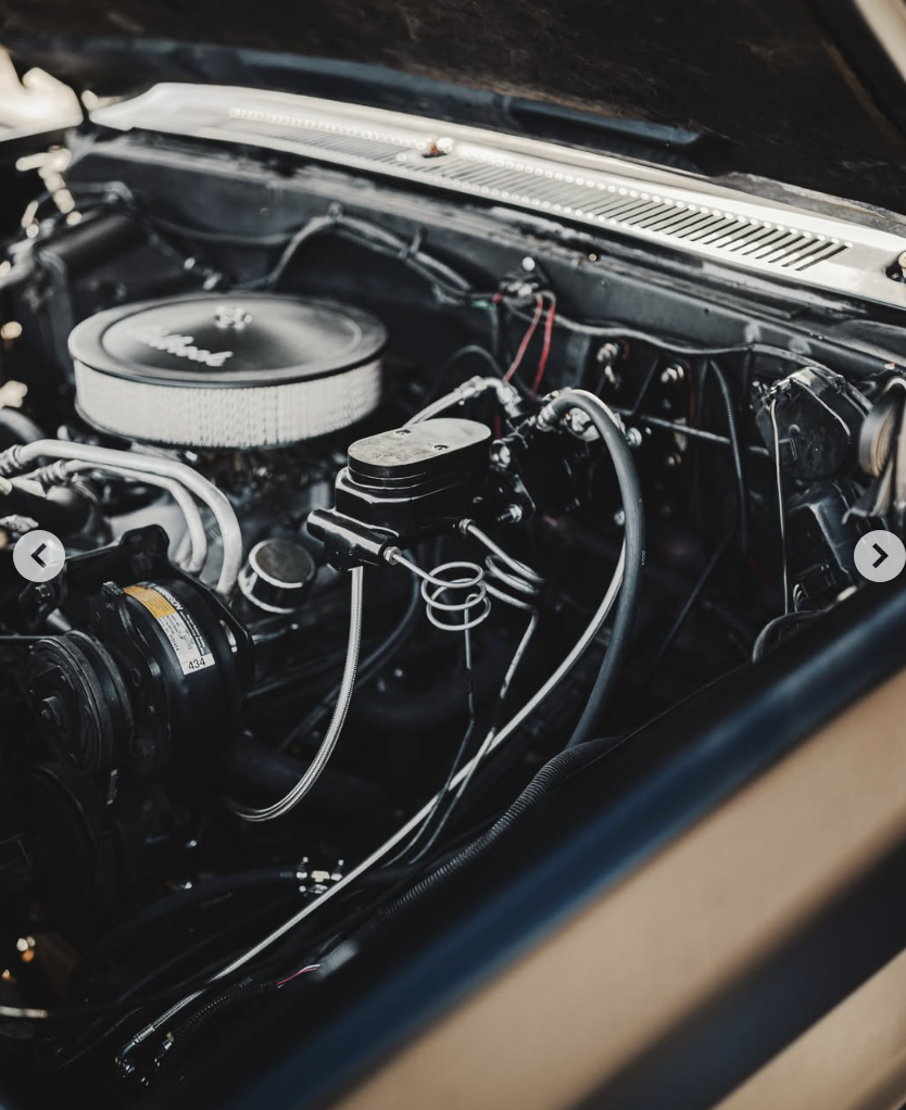 Clean detailed engine bay with Edelbrock air cleaner